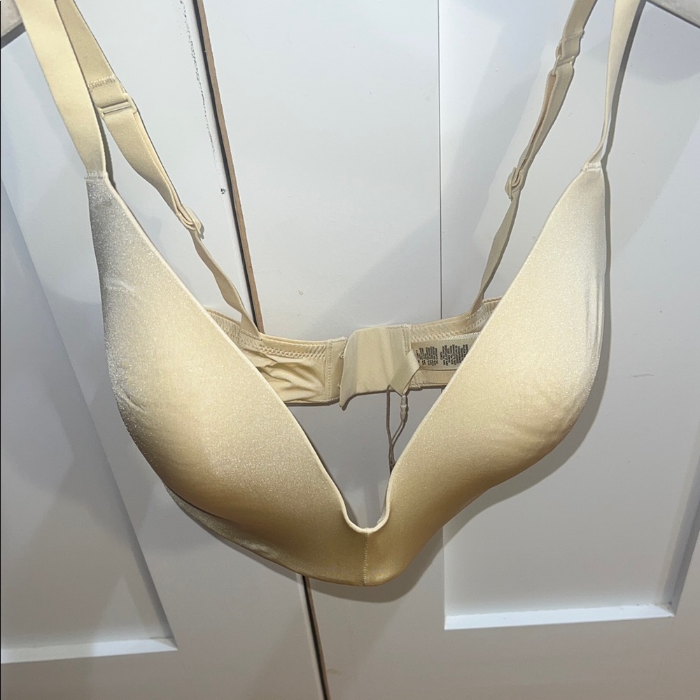 SKIMS Wireless Form T-Shirt Bra NWT